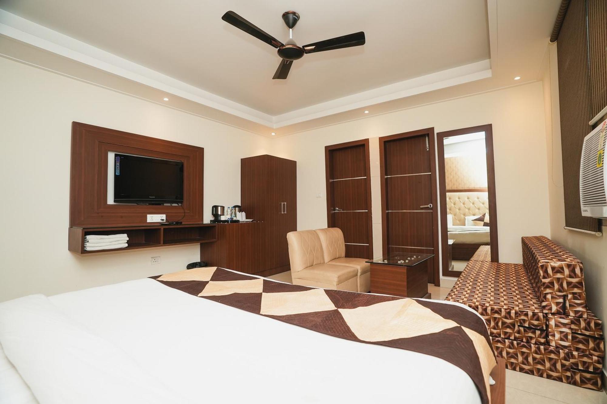 Hotel B Continental Delhi  Luaran gambar