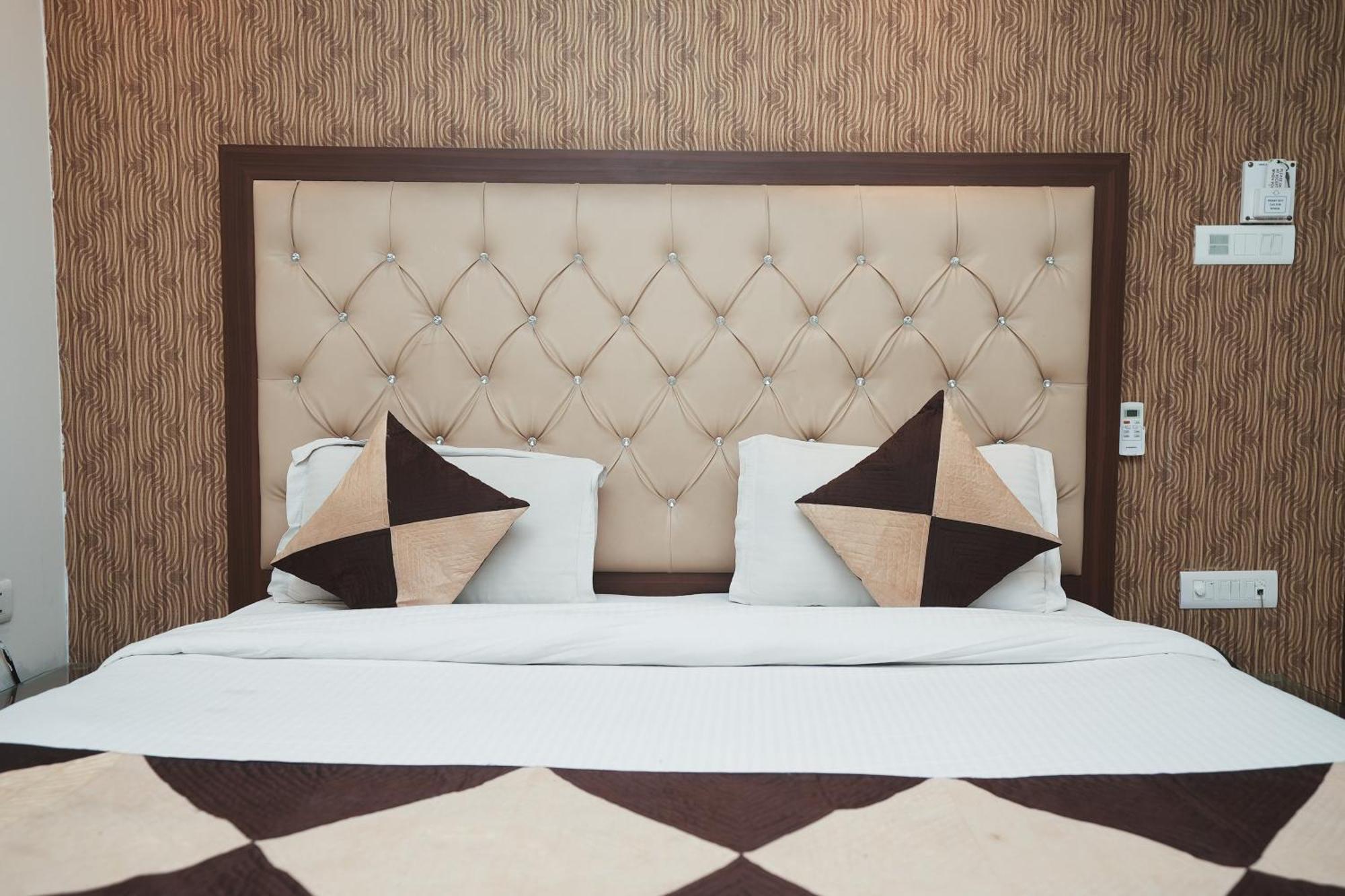 Hotel B Continental Delhi  Luaran gambar