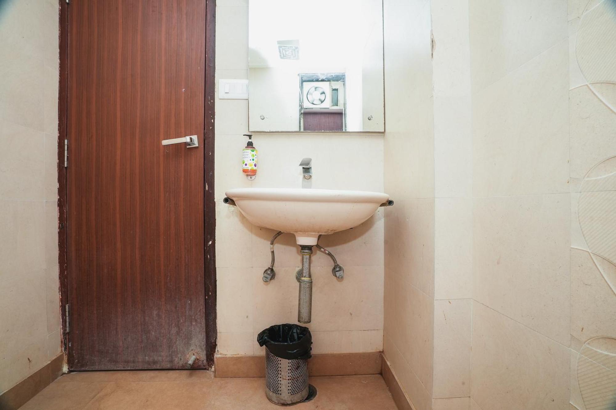 Hotel B Continental Delhi  Luaran gambar