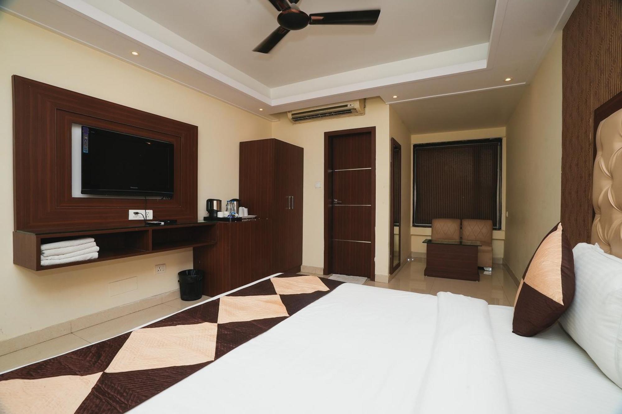Hotel B Continental Delhi  Luaran gambar