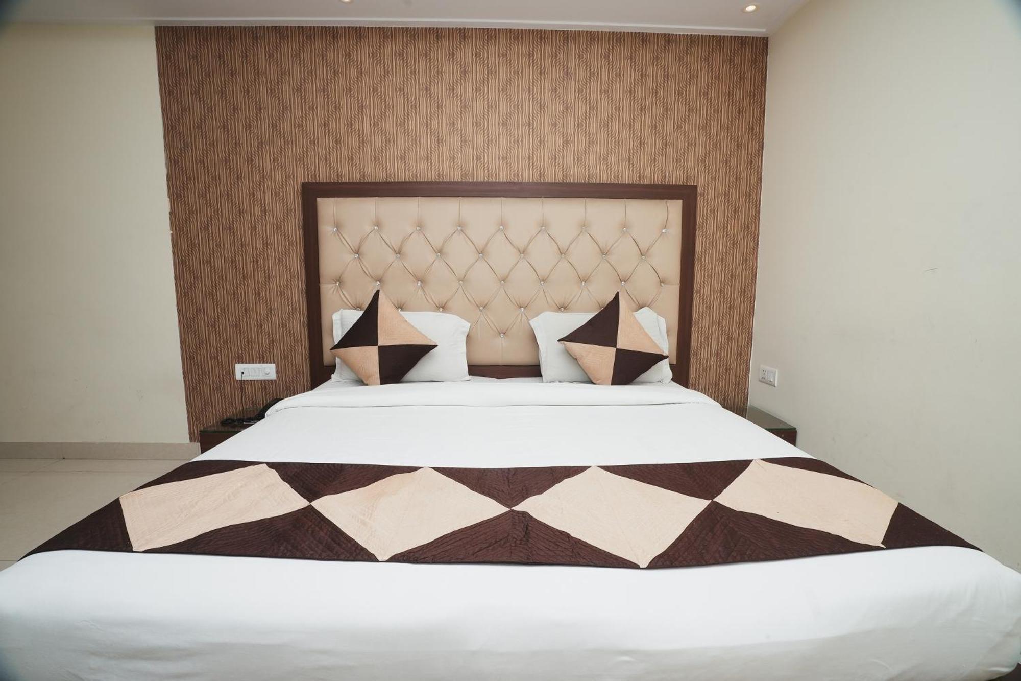 Hotel B Continental Delhi  Luaran gambar