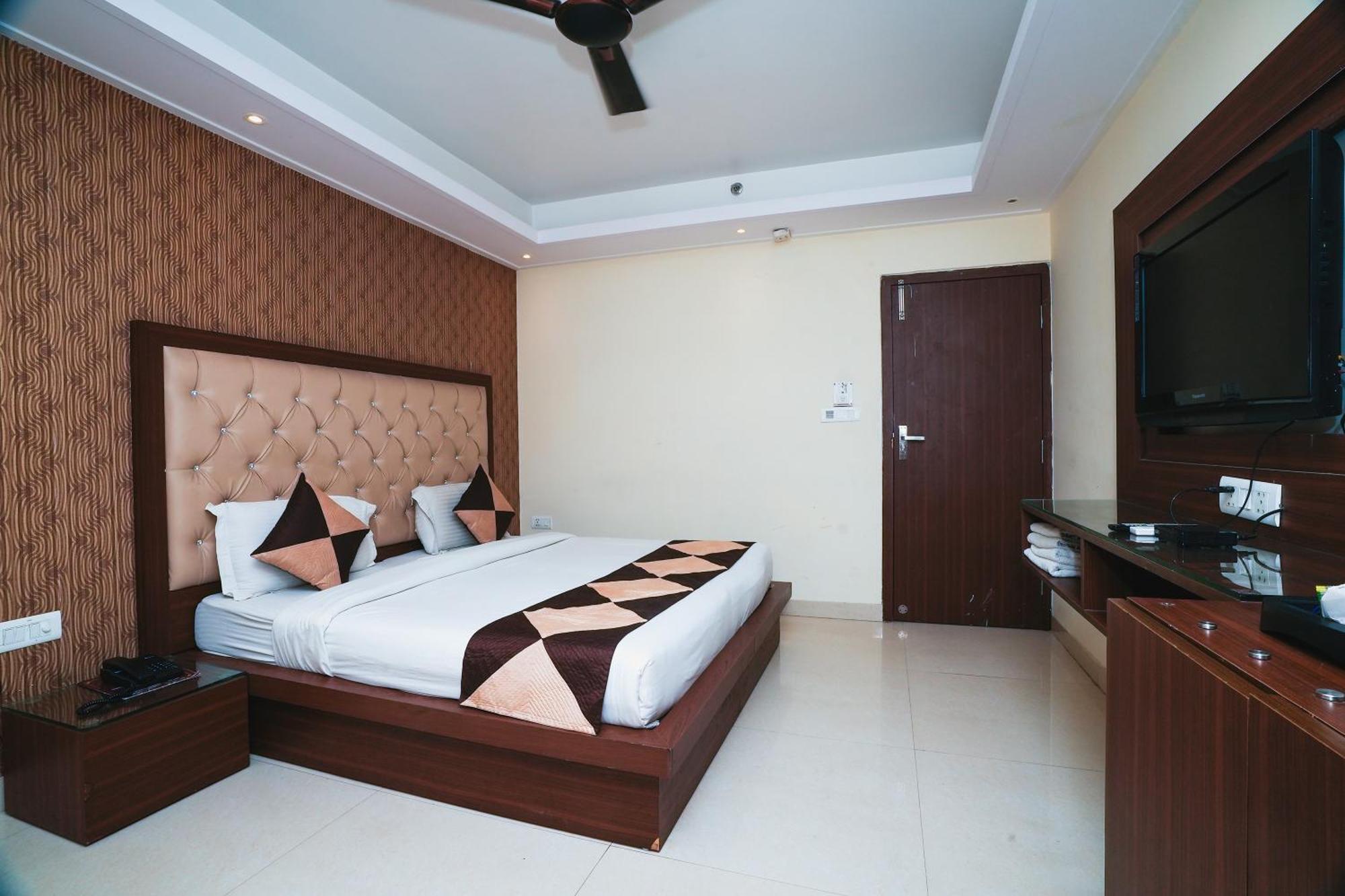 Hotel B Continental Delhi  Luaran gambar