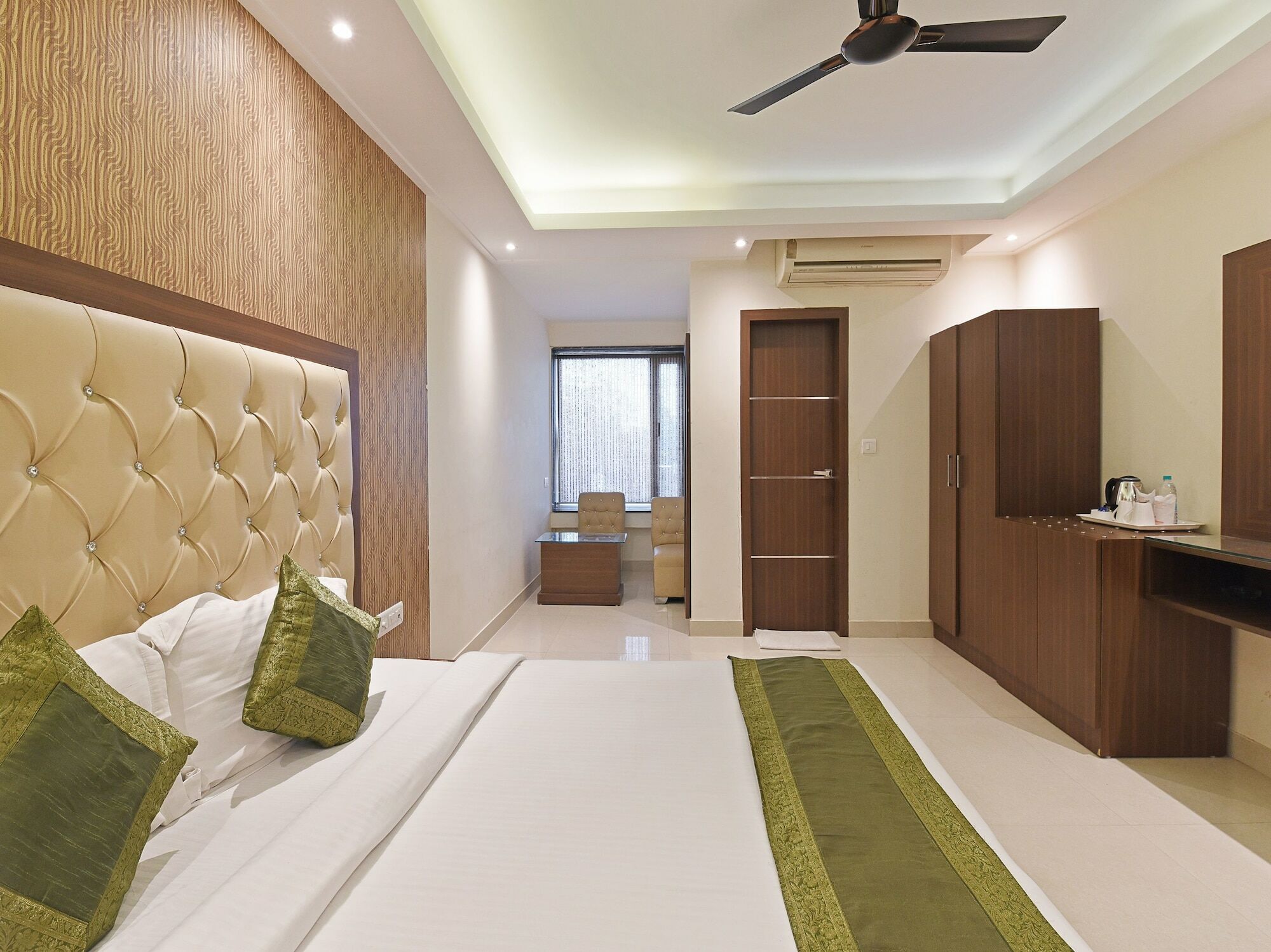 Hotel B Continental Delhi  Luaran gambar
